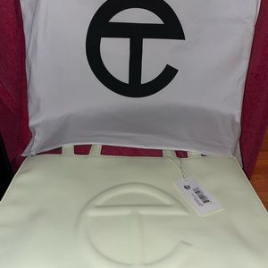 *NWT* Medium “Glue” Telfar Shopping Bag